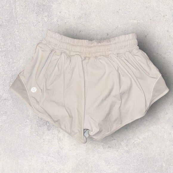 Lululemon Hotty Hot Shorts 4”- Size 0 White - Picture 3 of 4